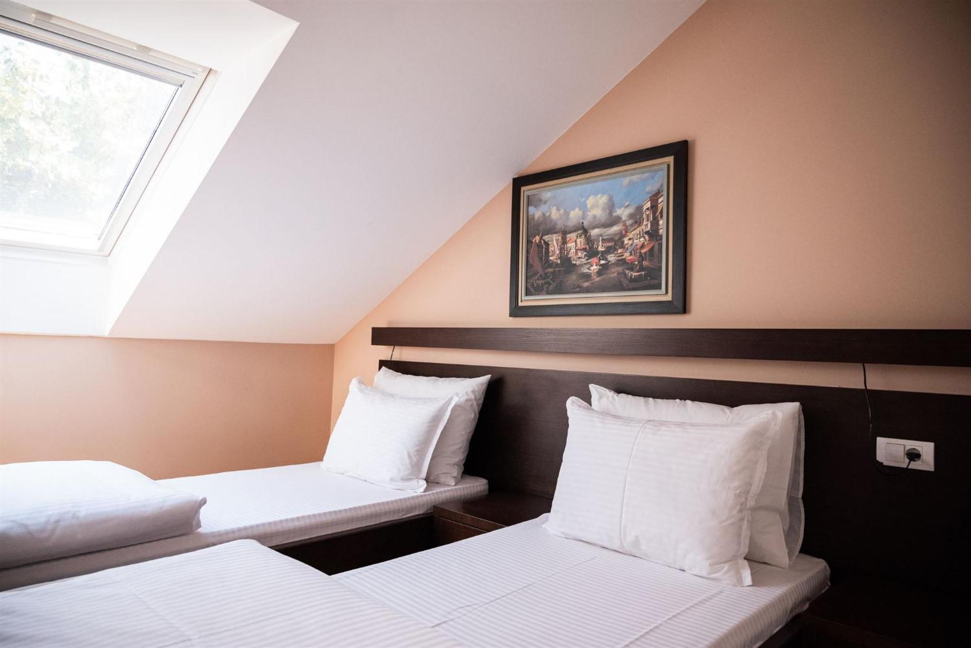Bed and Breakfast Atrium à Sremska Mitrovica Extérieur photo