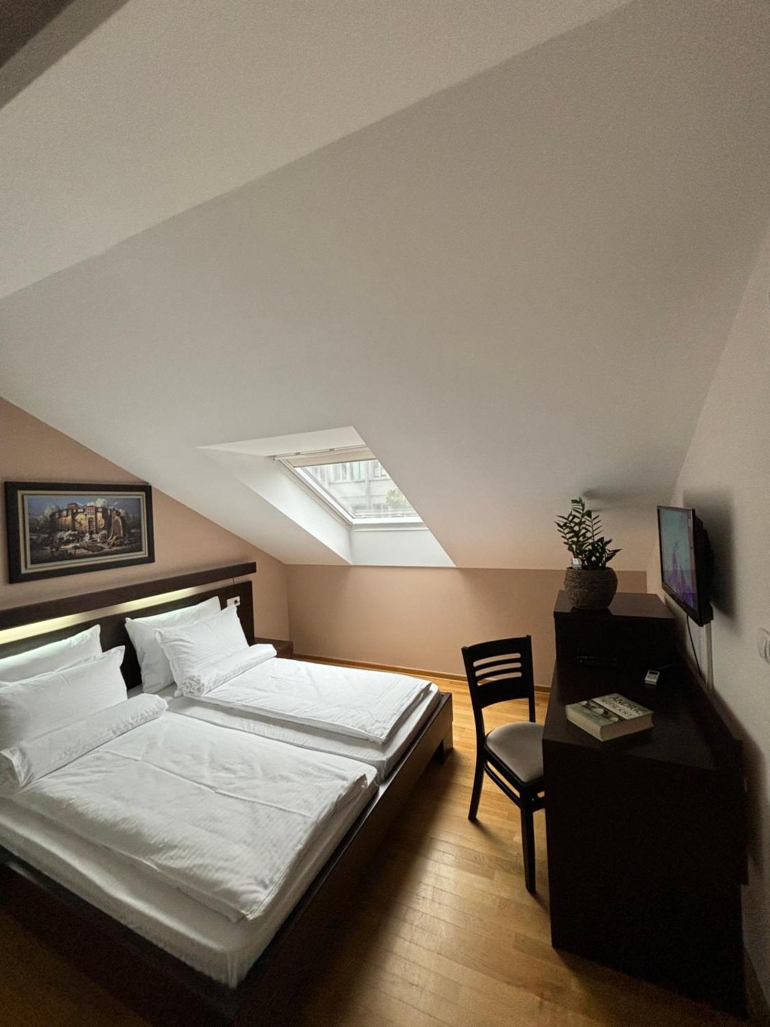 Bed and Breakfast Atrium à Sremska Mitrovica Extérieur photo